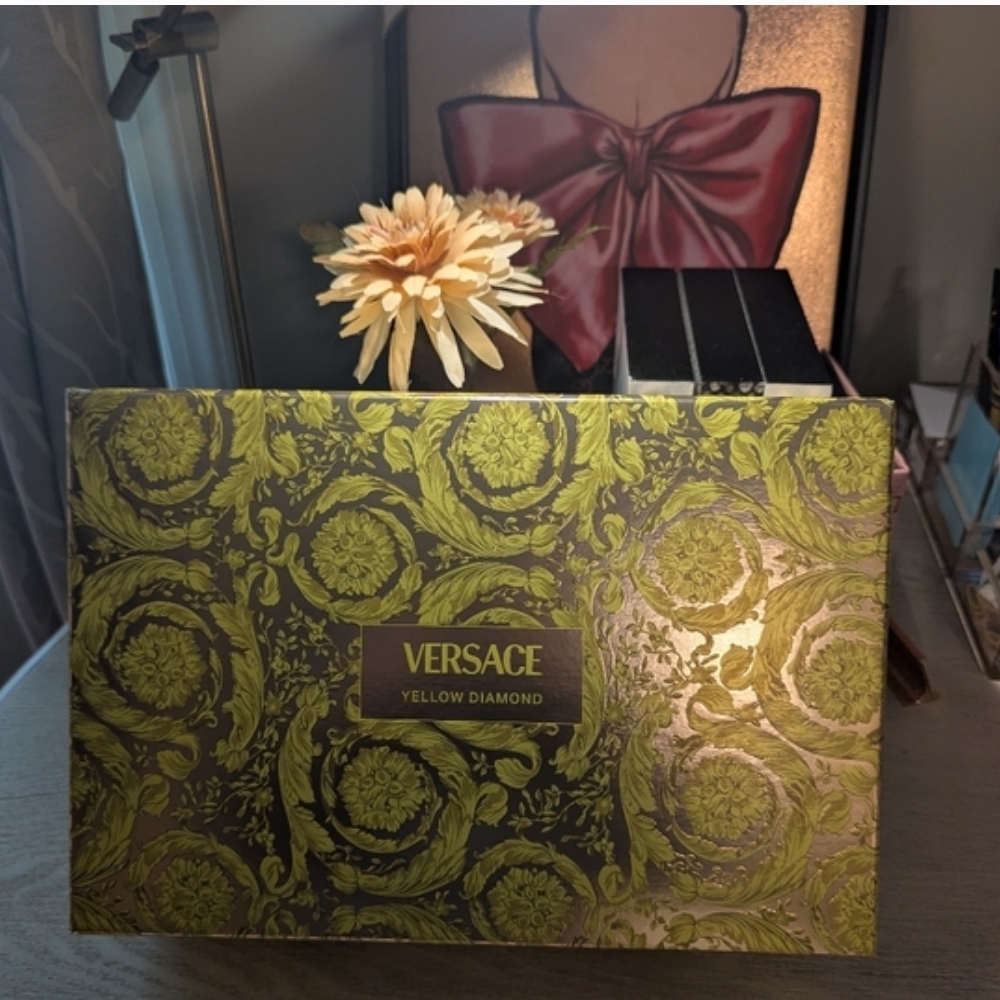 Versace Yellow Diamond Gift Box - Decorative Designer Packaging - Picture 4 of 7